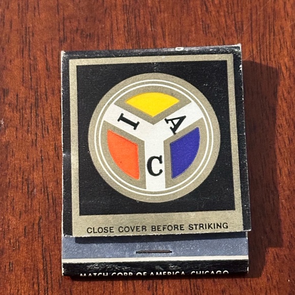 Vintage Matchbook Illinois Athletic Club of Chicago IAC Membership Relax Matches - Picture 11 of 16
